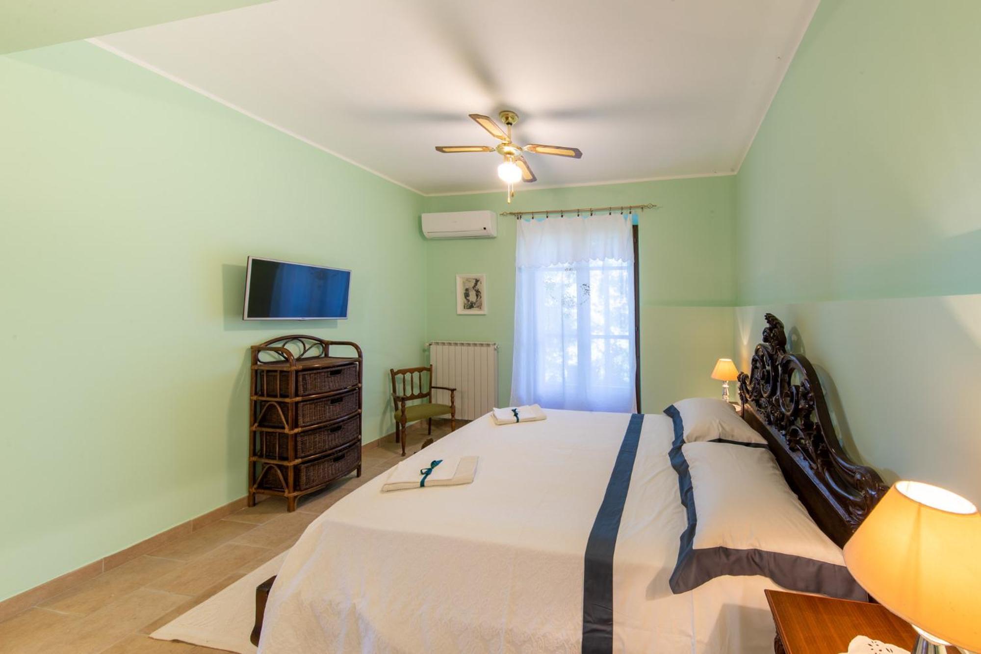Agriturismo Isola Dei Calanchi - Guest House 阿特里 外观 照片